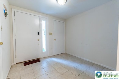 8315 Countryside Ln, Fogelsville, PA 18051 - photo 3