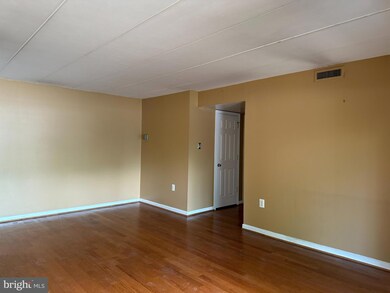 134 Roberts Ln unit 203, Alexandria, VA 22314 - photo 6