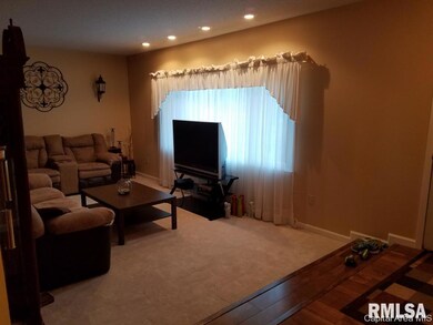 136 Lakeland Dr, Galesburg, IL 61401 - photo 4