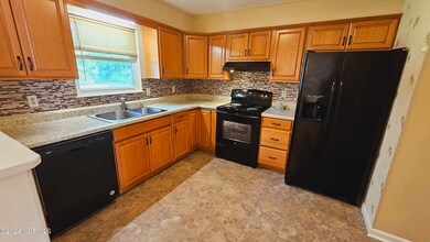 207 Warren Ct, Jacksonville, NC 28546 - photo 7