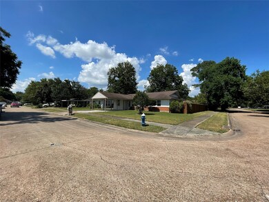 10933 Stover St, Houston, TX 77075 - photo 5