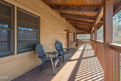 3_910 willard way 003