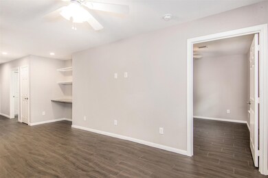 200 Medic Ln unit B, Alvin, TX 77511 - photo 6