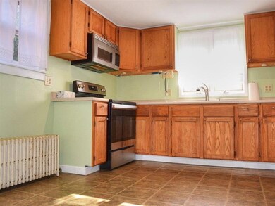 8 Waverly St, Essex Junction, VT 05452 - photo 3