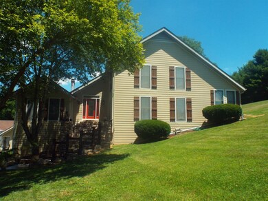 751 Stoneleigh Dr, Frankfort, KY 40601 - photo 3