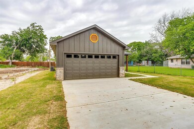 303 Chase Ave, Cleburne, TX 76031 - photo 2