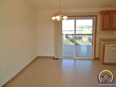 1731 SW Valley View Ct, Topeka, KS 66615 - photo 4