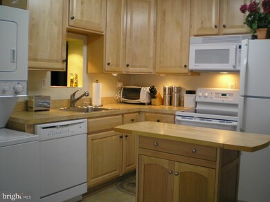 11357 Laurelwalk Dr, Laurel, MD 20708 - photo 3