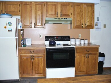 416 Potwine Ln, Amherst, MA 01002 - photo 4