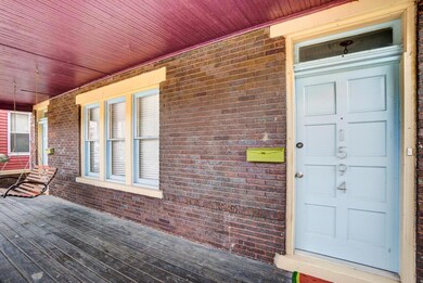 1594 Bryden Entrance