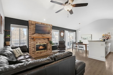 1590 Fairport Dr unit 10, Grayslake, IL 60030 - photo 3