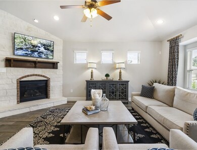 456 Lake Line Dr, Alvin, TX 77511 - photo 2