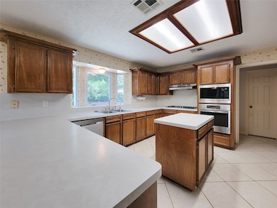 22603 Bobolink Cir, Tomball, TX 77377 - photo 6