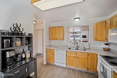 887 Zurich Ln, Midway, UT 84049 - photo 2