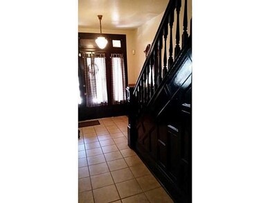 Entry/Foyer.