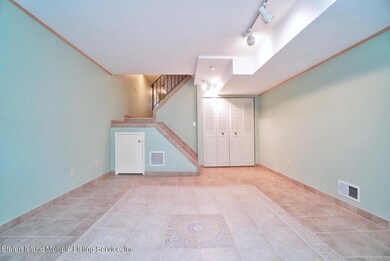 39 Linda Ln, Staten Island, NY 10312 - photo 6