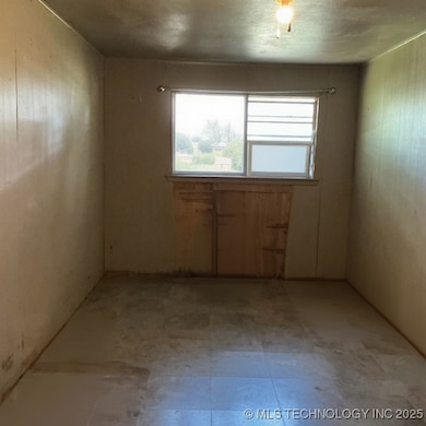 101 SW Hayes St, Idabel, OK 74745 - photo 5