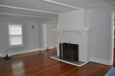 209 W Catherine St, Milford, PA 18337 - photo 4