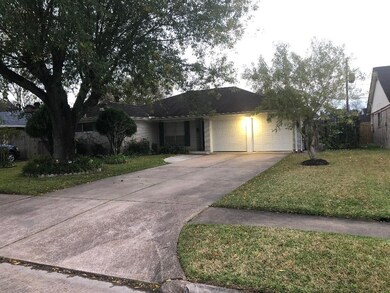 1035 Twin Falls Rd, Houston, TX 77088 - photo 2