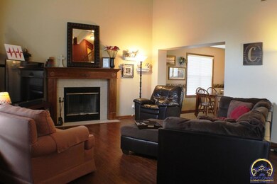 2522 SW Windermere Ct, Topeka, KS 66614 - photo 3