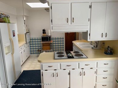 4615 Blackberry Ln, Lansing, MI 48917 - photo 7