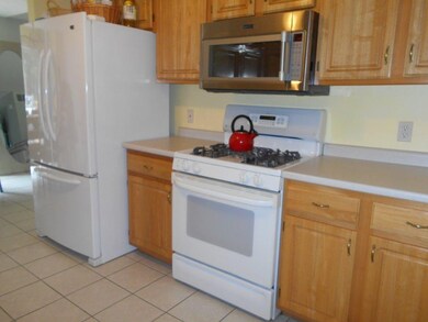 24 Glasgow Cir, Hudson, NH 03051 - photo 7