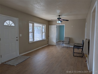 301 S Lincoln Ave, Wagoner, OK 74467 - photo 3