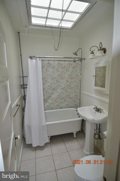 613 Girard St NE, Washington, DC 20017 - photo 5