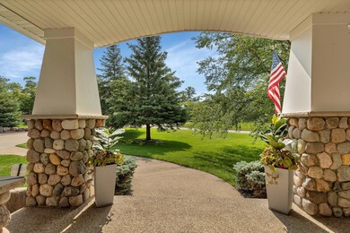 Beautiful Front Porch Views!!