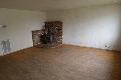 211 W Clark St, Medford, OR 97501 - photo 4