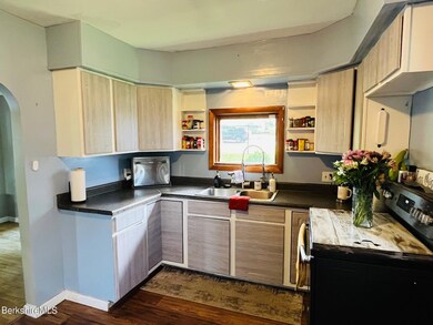 449 1/2 E Main St, North Adams, MA 01247 - photo 3