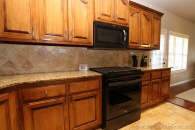 1715 W Vicksburg Place, Broken Arrow, OK 74011 - photo 6