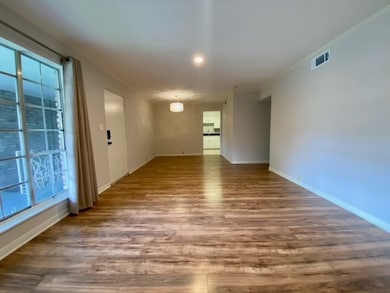 Living / dining area.