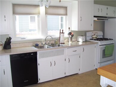 452 Bennett St, North Tonawanda, NY 14120 - photo 4