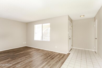 002-photo-living-room-10146602