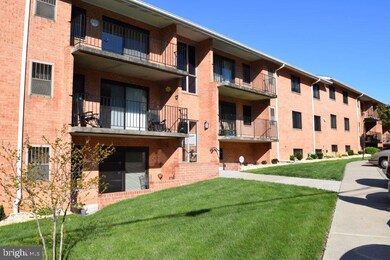 1745 Edgewood Hill Cir unit 202, Hagerstown, MD 21740 - photo 2