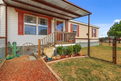 8224 Cherry Ridge Ct, Joshua, TX 76058 - photo 3