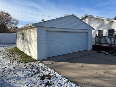 2201 Des Moines St, Webster City, IA 50595 - photo 2