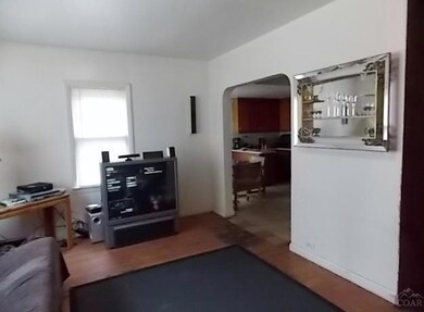 126 SW 4th St, Redmond, OR 97756 - photo 2