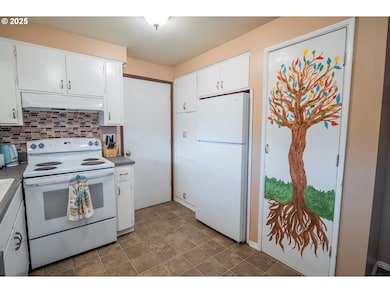 2783 31st St, Springfield, OR 97477 - photo 6