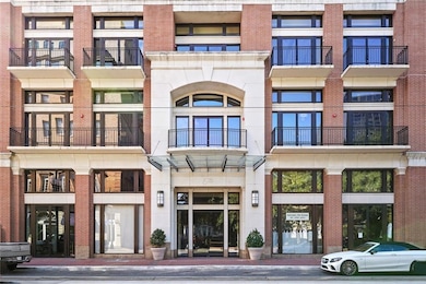 Centrally located between the French Quarter, Arts