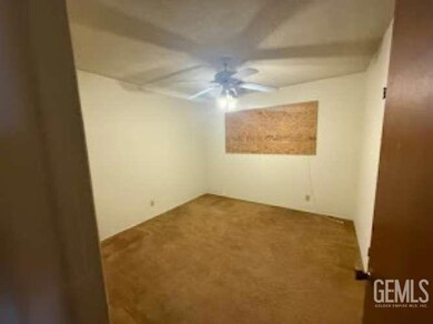 4300 Kenny St, Bakersfield, CA 93307 - photo 6