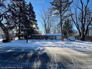 1818 Swaney Rd, Walled Lake, MI 48390 - photo 2