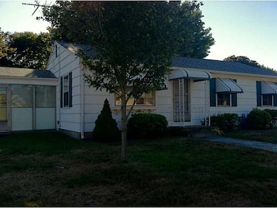 19 Meadowcrest Dr, Riverside, RI 02915 - photo 2