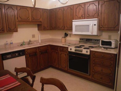 EAT-IN KITCHEN