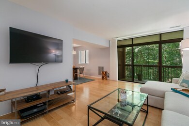 1658 Parkcrest Cir unit 200, Reston, VA 20190 - photo 3