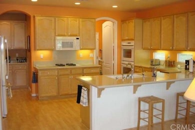 LIGHT AND OPEN KITCHEN