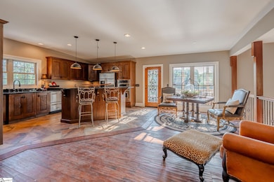 137 W Waters Edge Ln, West Union, SC 29696 - photo 7