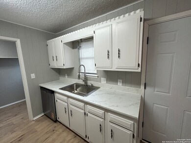 206 Redbud Ln unit A, New Braunfels, TX 78130 - photo 7