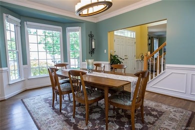 Bay window to front of home